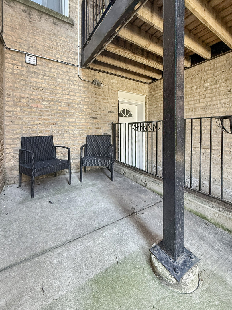 5255 N Rockwell Street Unit: G