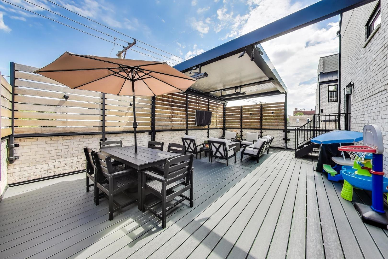 2301 N Rockwell Street Unit: 3