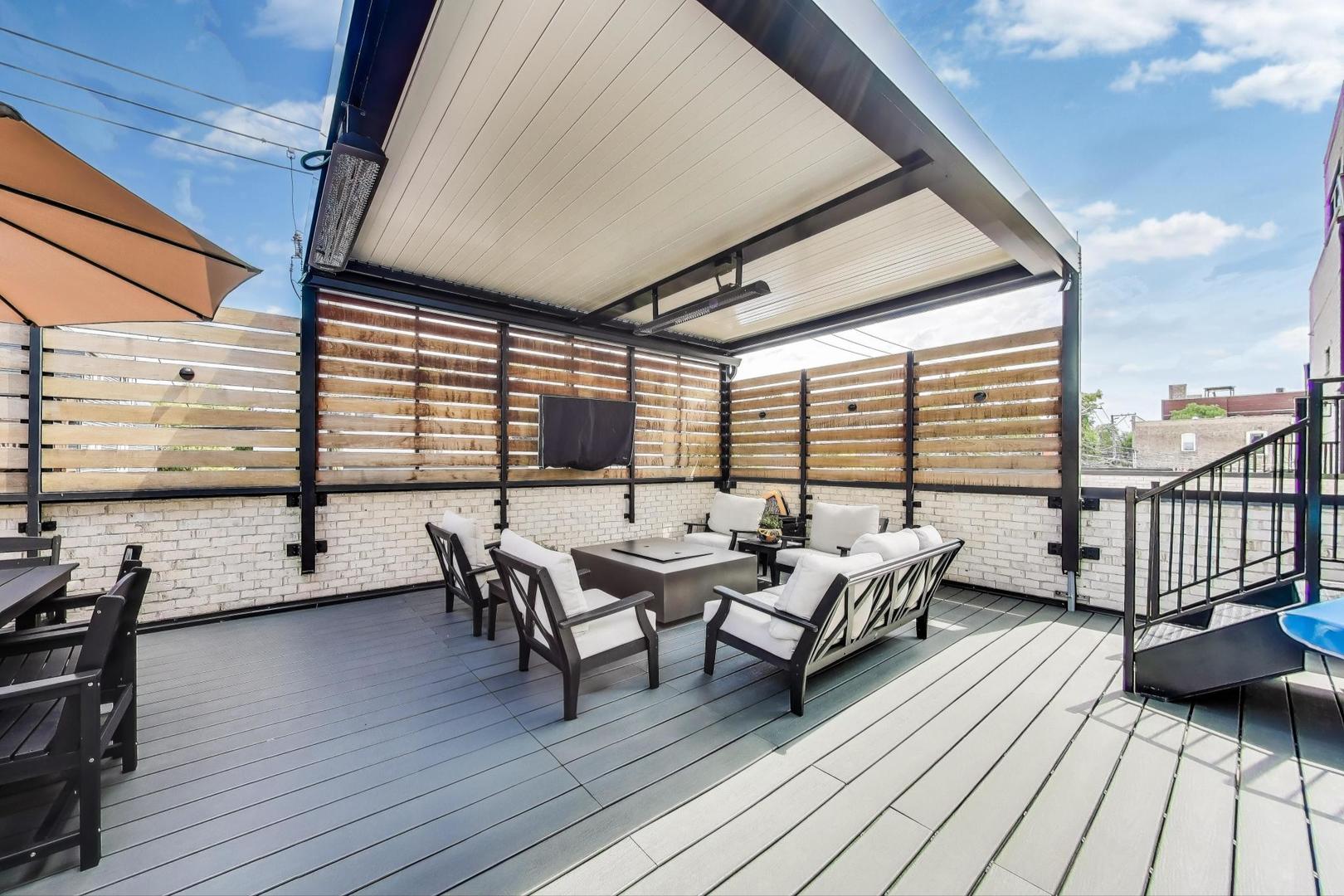 2301 N Rockwell Street Unit: 3