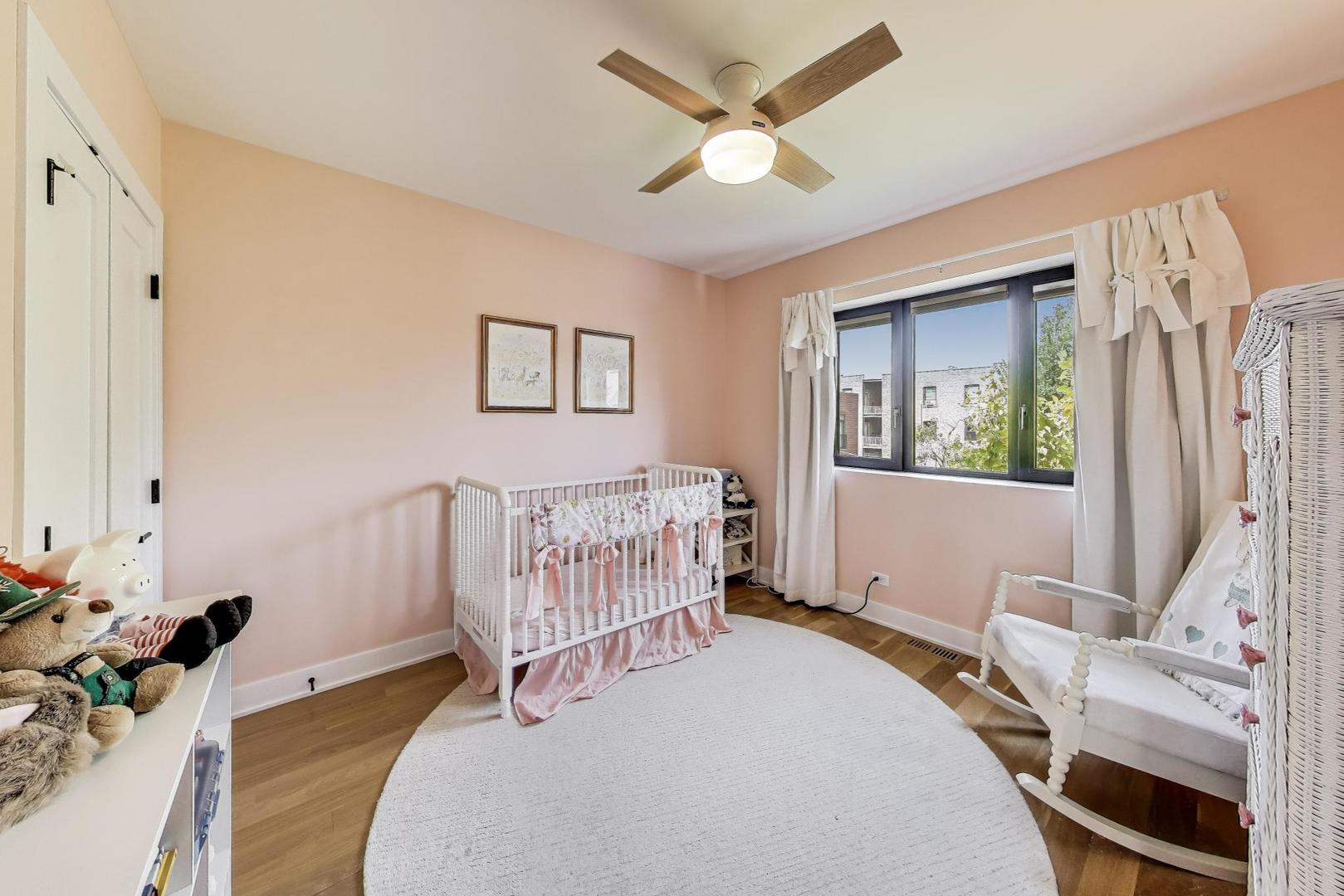 2301 N Rockwell Street Unit: 3