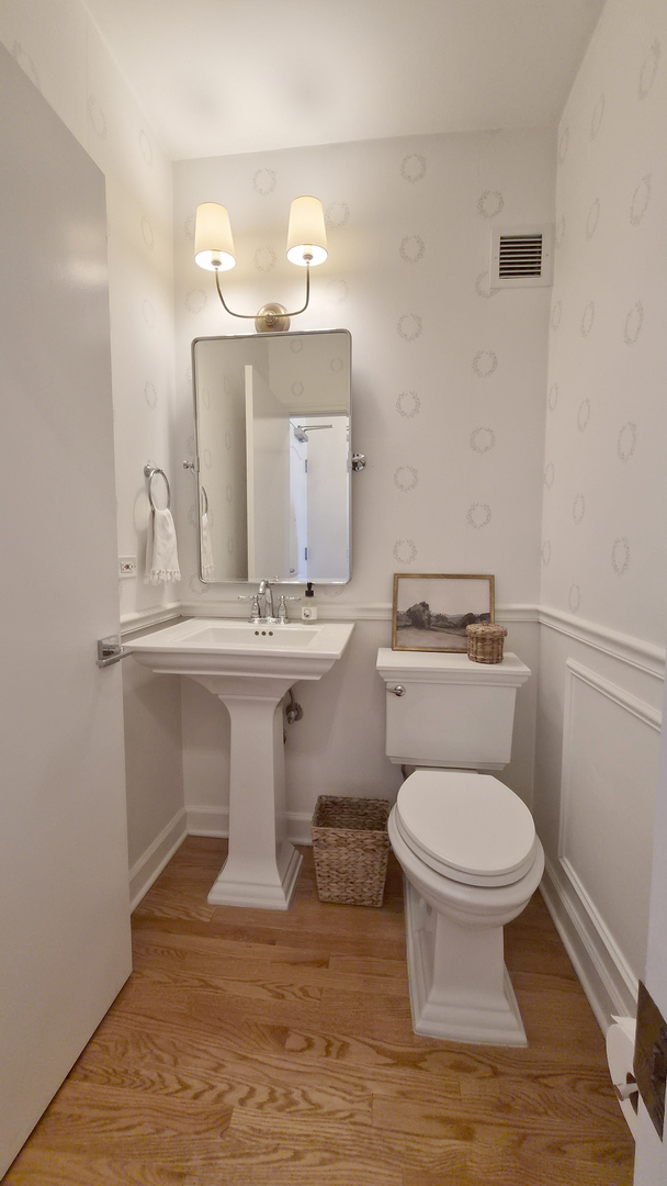 600 N DEARBORN Street Unit: 1709