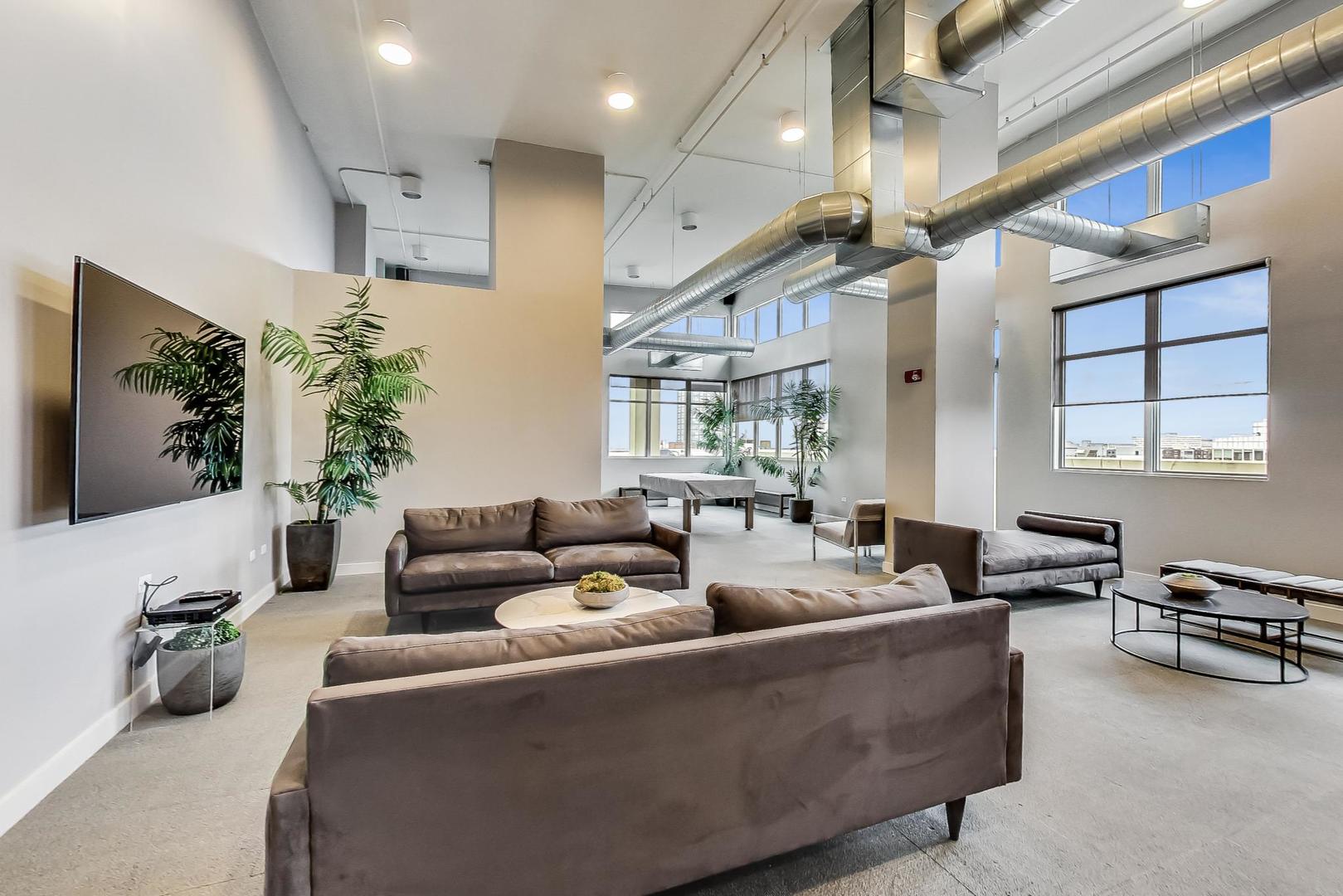 901 W MADISON Street Unit: 519