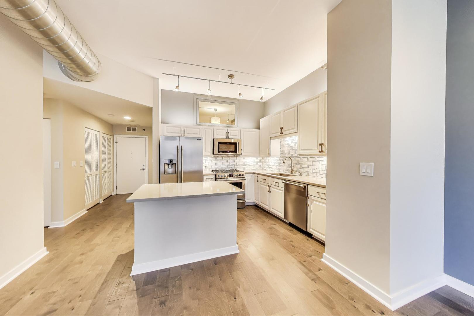 901 W MADISON Street Unit: 519