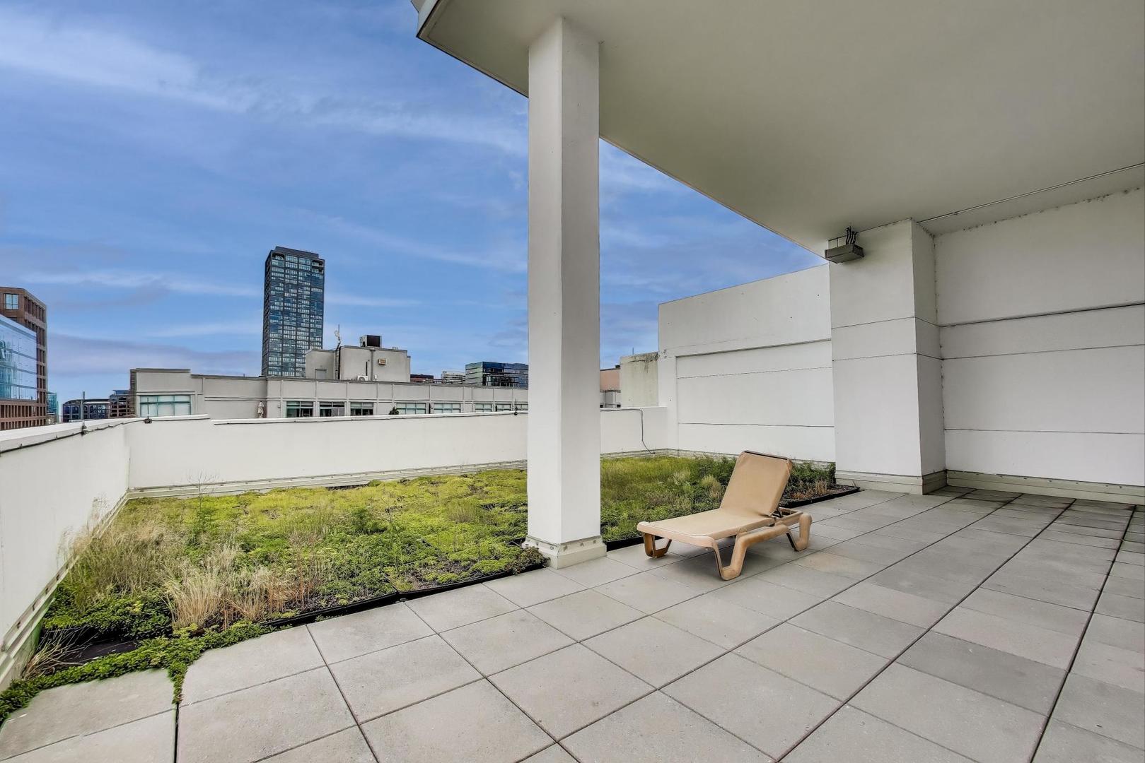 901 W MADISON Street Unit: 519