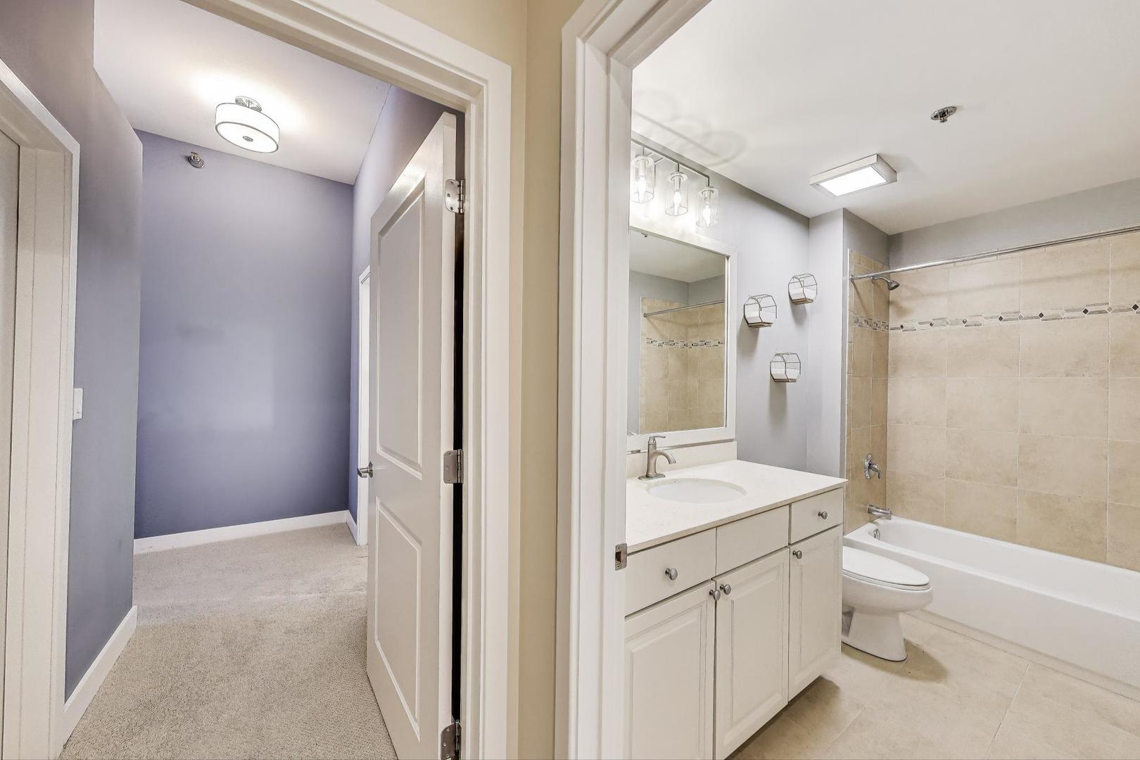 901 W MADISON Street Unit: 519