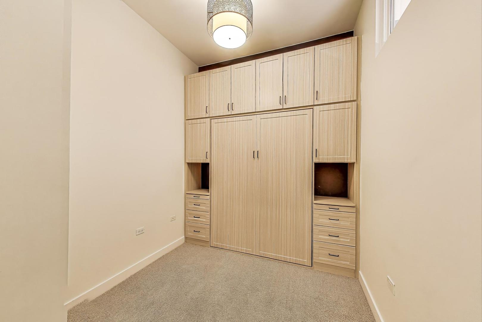 901 W MADISON Street Unit: 519