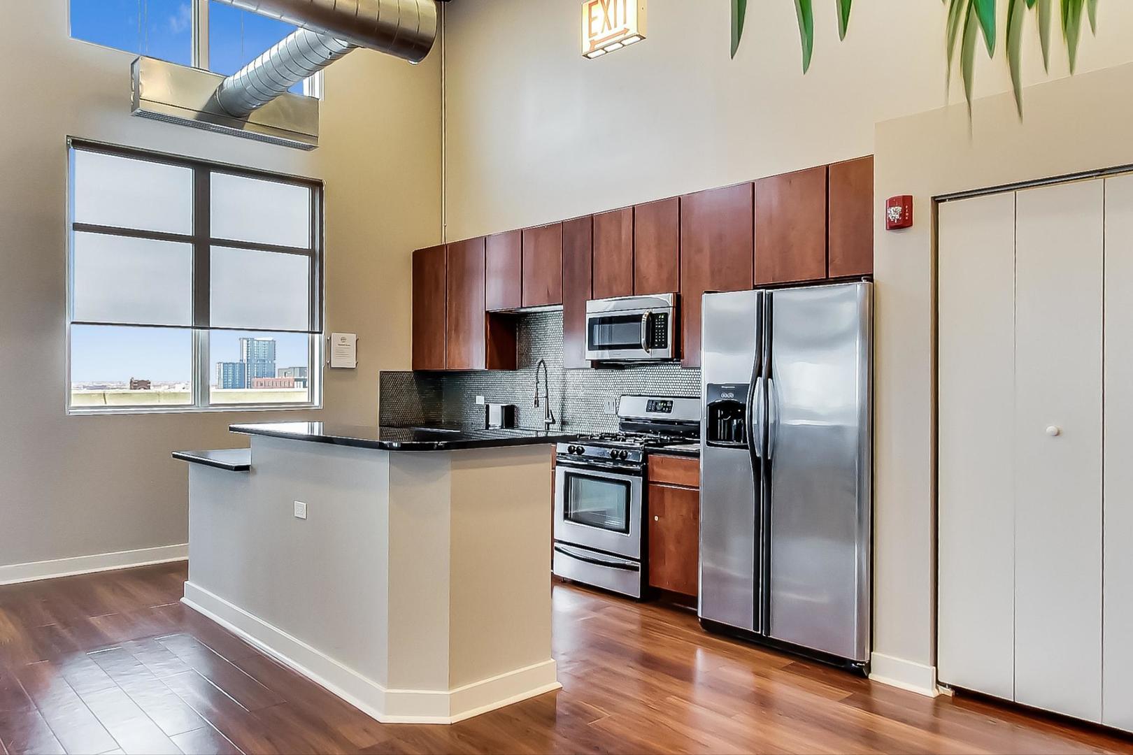 901 W MADISON Street Unit: 519