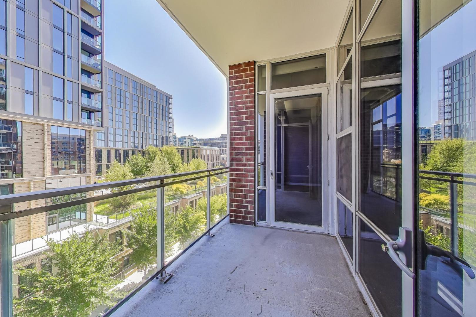 901 W MADISON Street Unit: 519