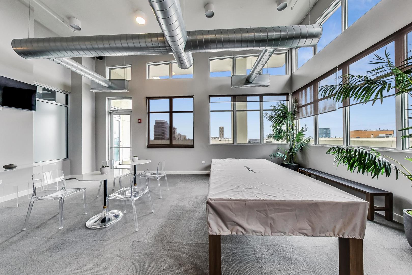 901 W MADISON Street Unit: 519