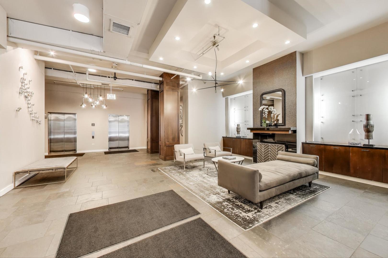 901 W MADISON Street Unit: 519