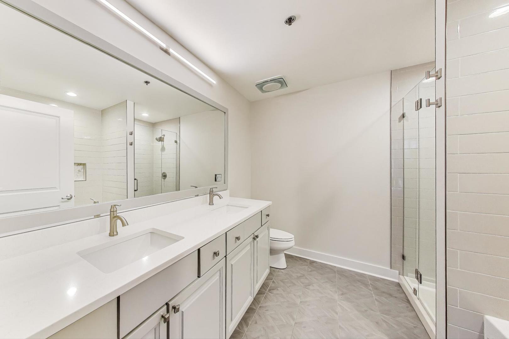 901 W MADISON Street Unit: 519