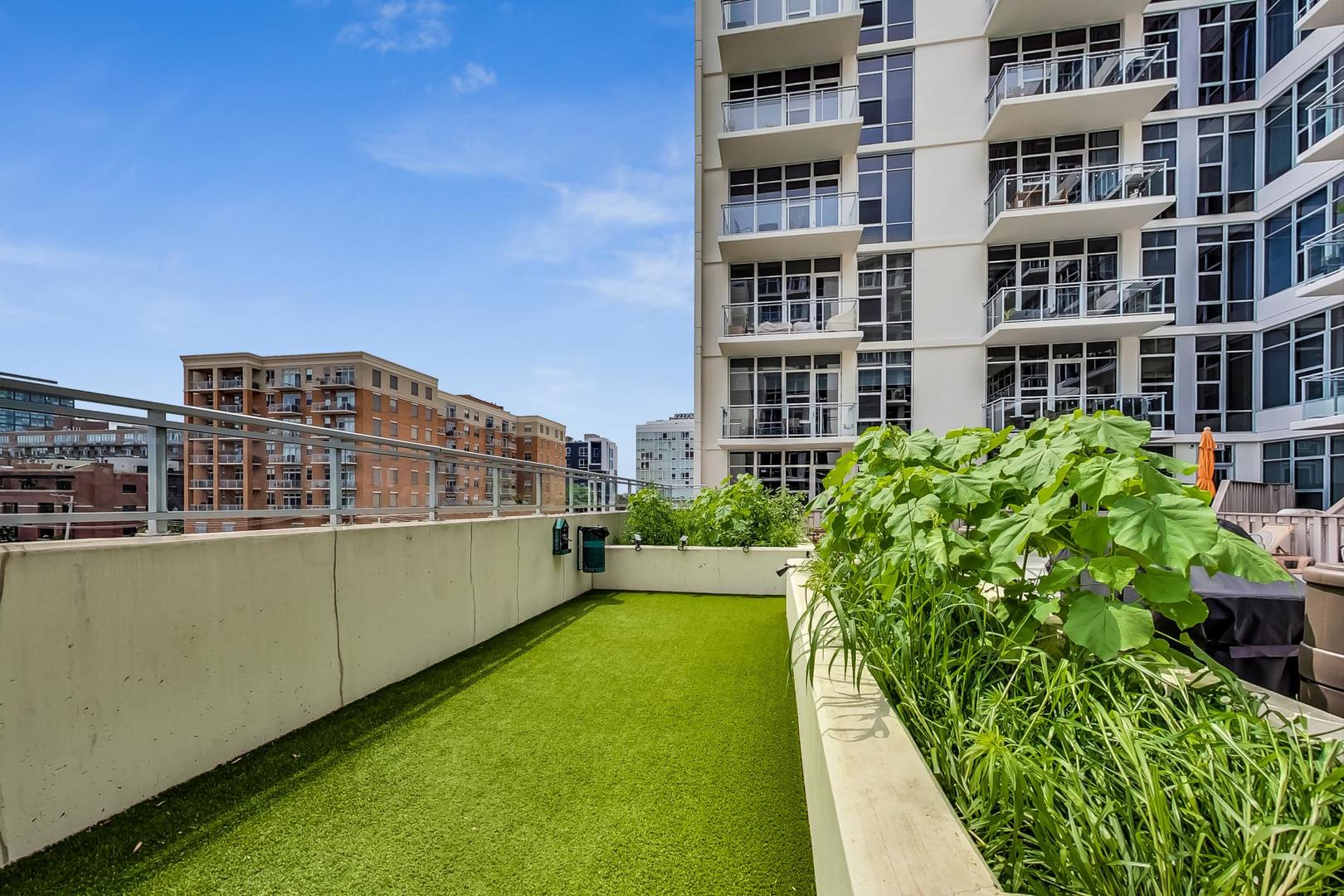 901 W MADISON Street Unit: 519