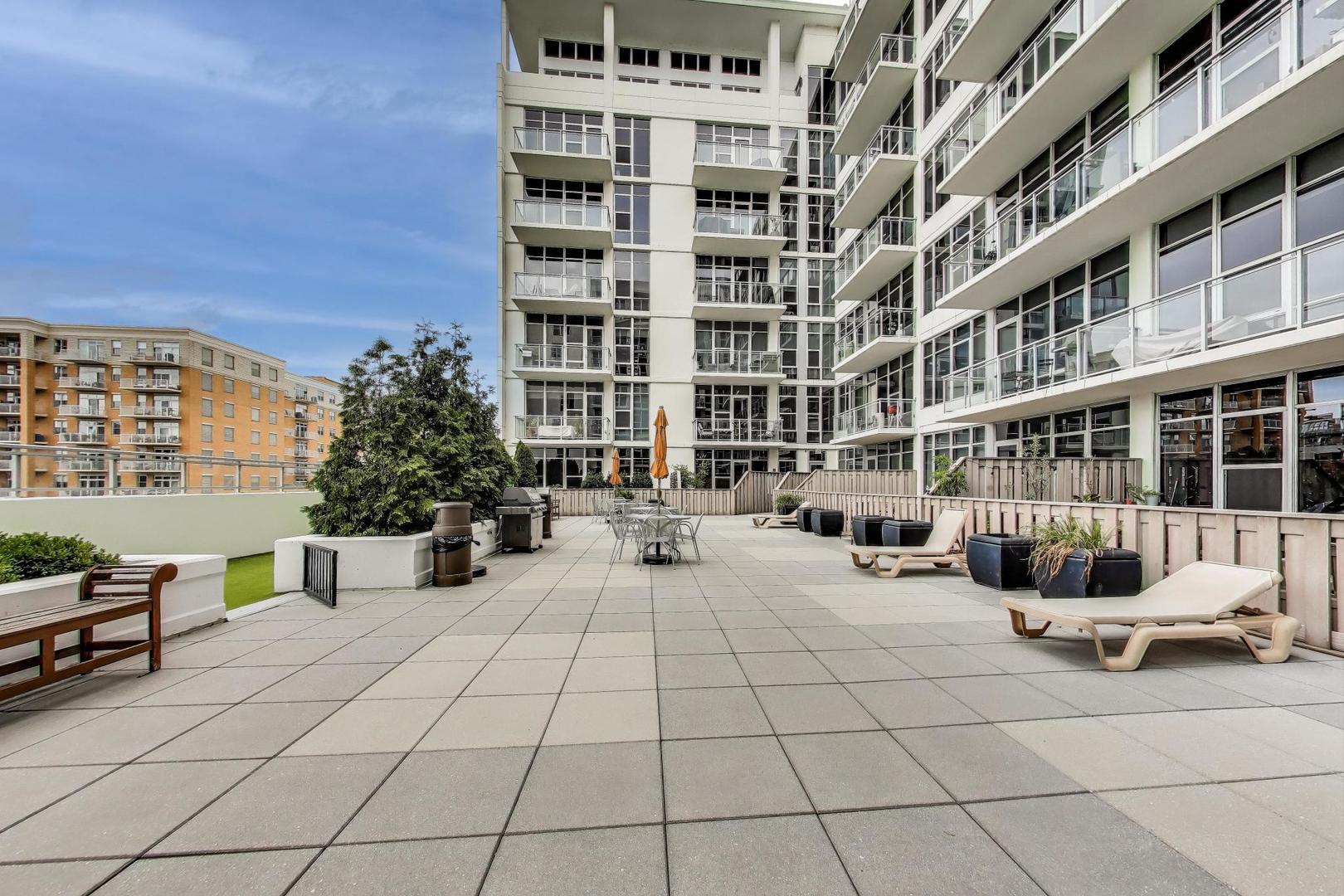 901 W MADISON Street Unit: 519