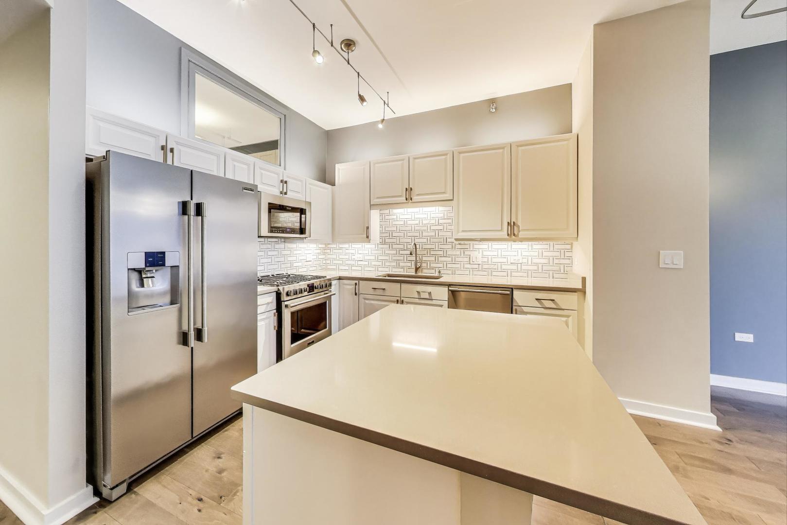901 W MADISON Street Unit: 519