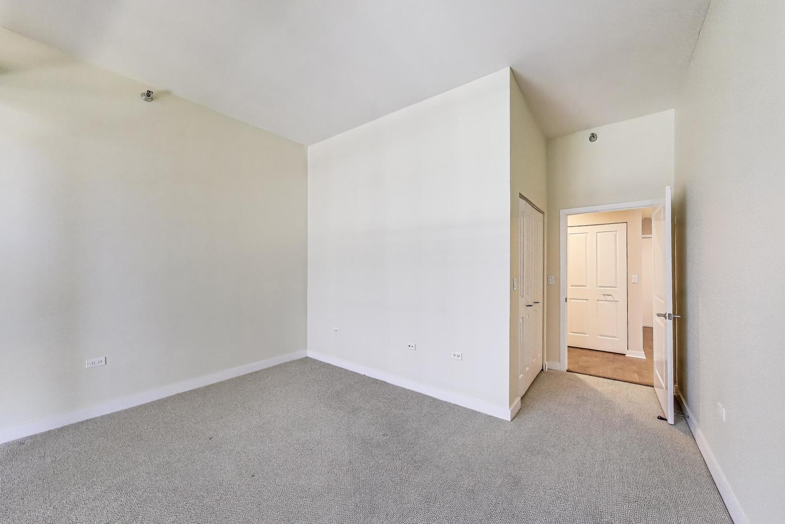 901 W MADISON Street Unit: 519