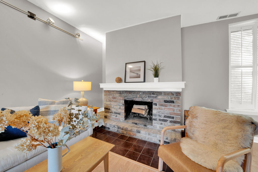 2300 N Southport Avenue Unit: 3C