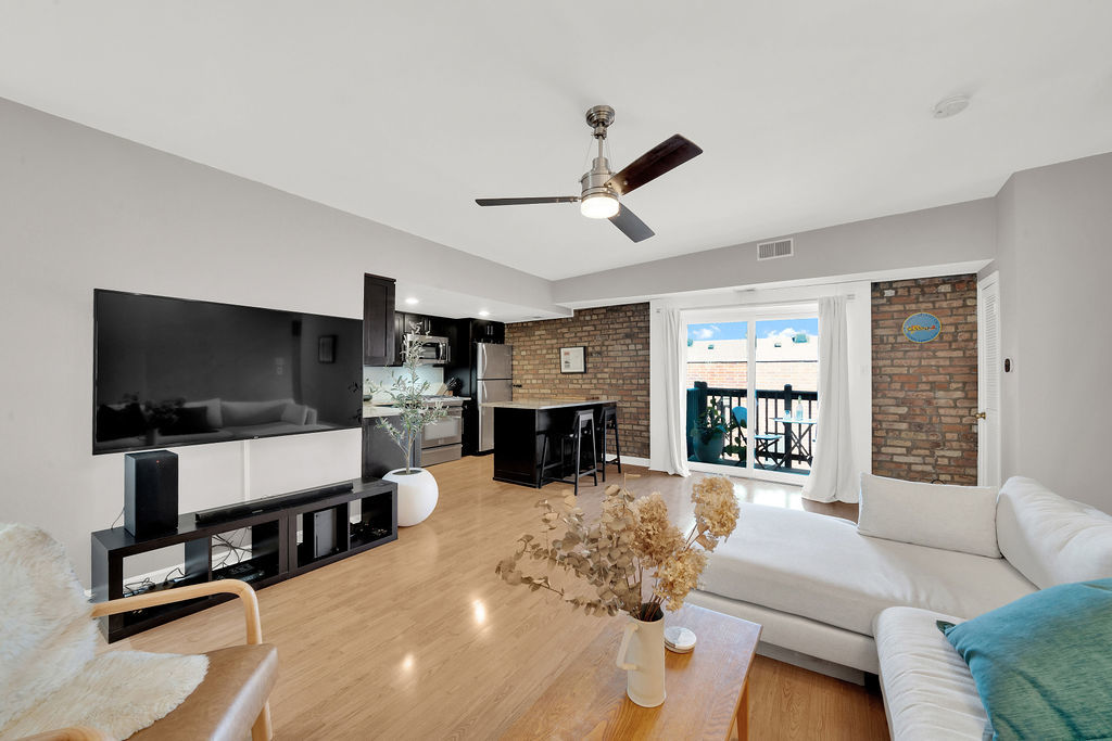 2300 N Southport Avenue Unit: 3C