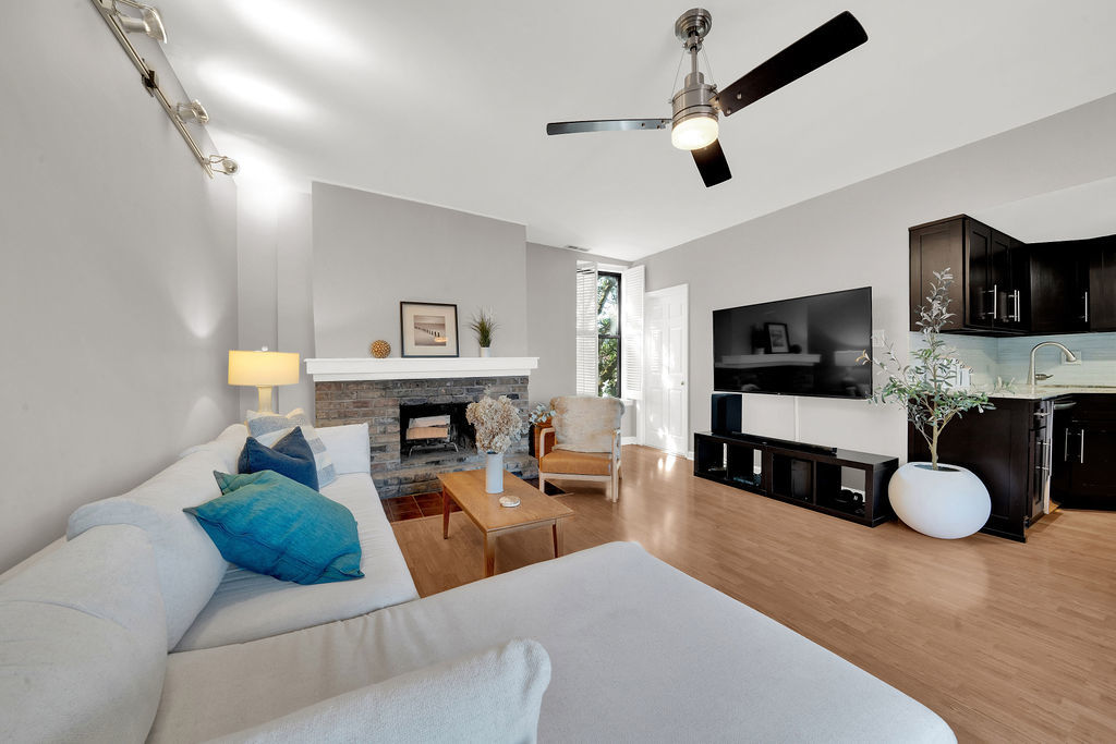 2300 N Southport Avenue Unit: 3C