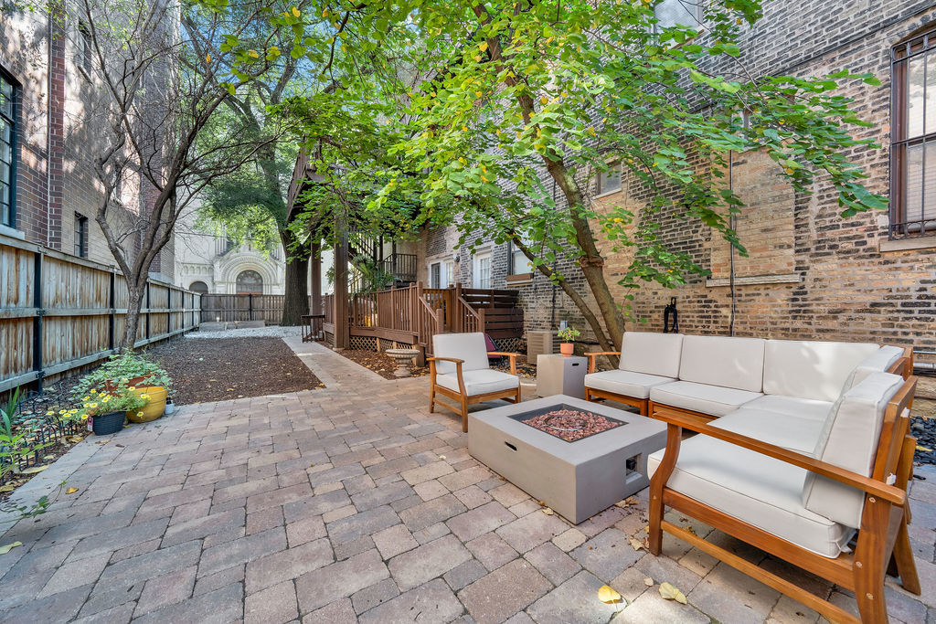 2300 N Southport Avenue Unit: 3C