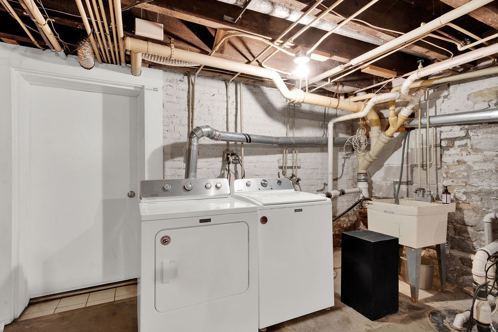 2300 N Southport Avenue Unit: 3C