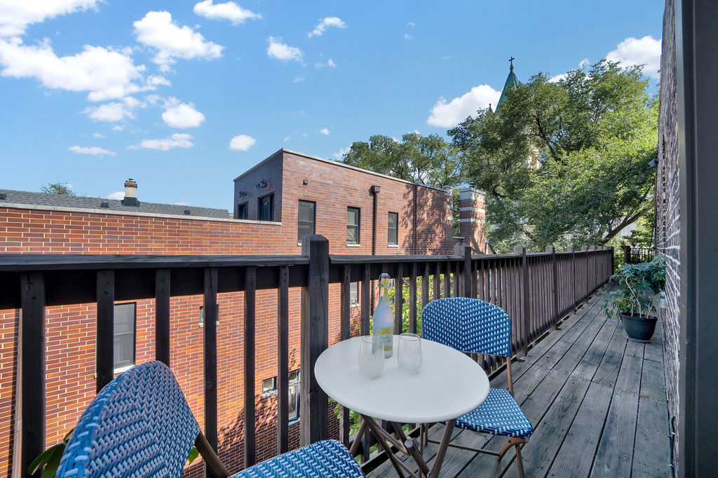 2300 N Southport Avenue Unit: 3C