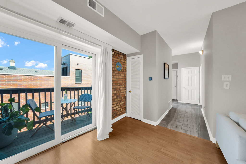 2300 N Southport Avenue Unit: 3C