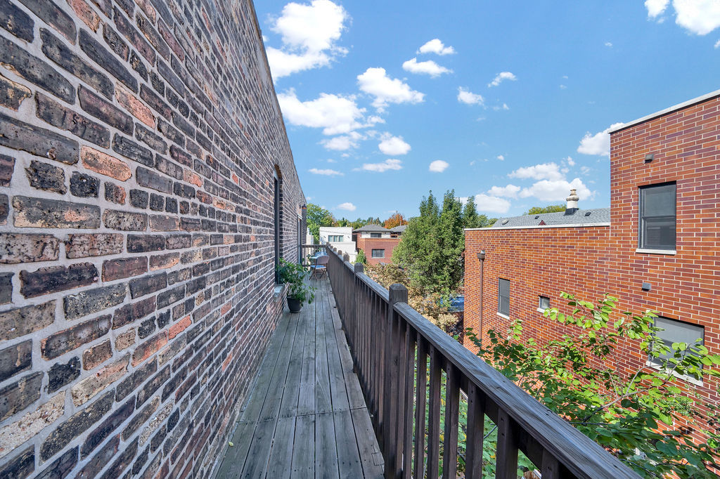 2300 N Southport Avenue Unit: 3C