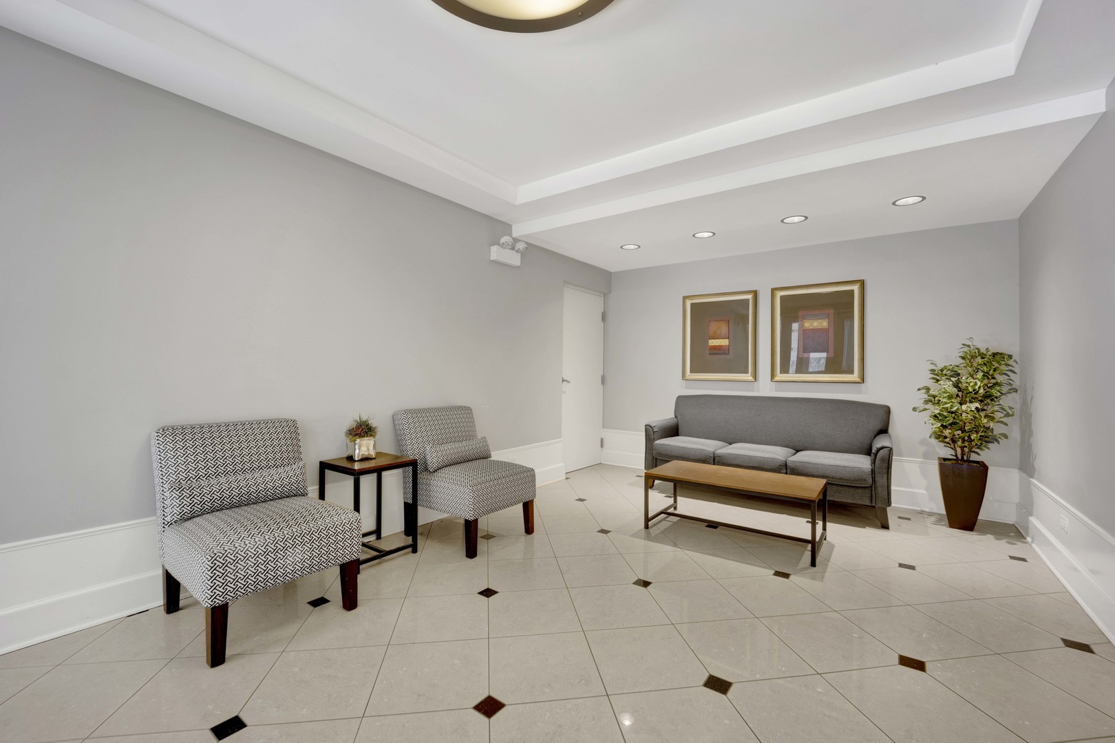 1350 W Fullerton Avenue Unit: 405