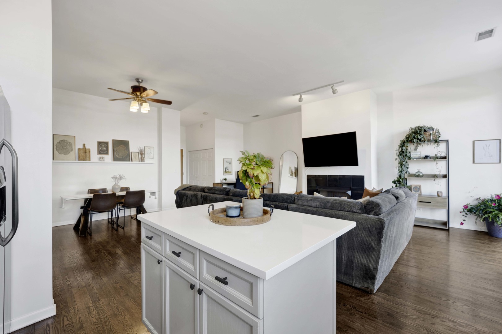 1350 W Fullerton Avenue Unit: 405