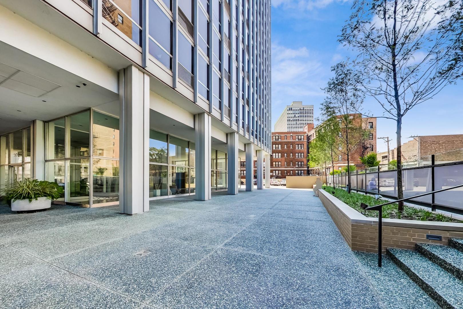 2400 N Lakeview Avenue Unit: 1708