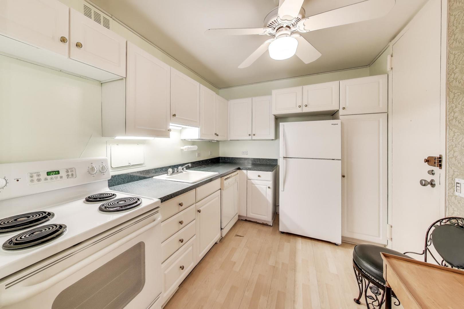 2400 N Lakeview Avenue Unit: 1708