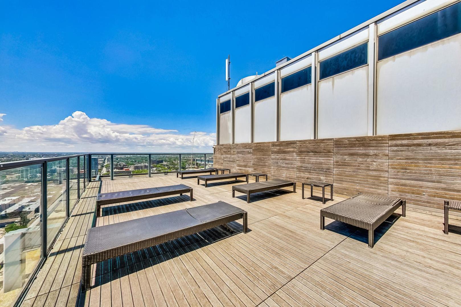 2400 N Lakeview Avenue Unit: 1708