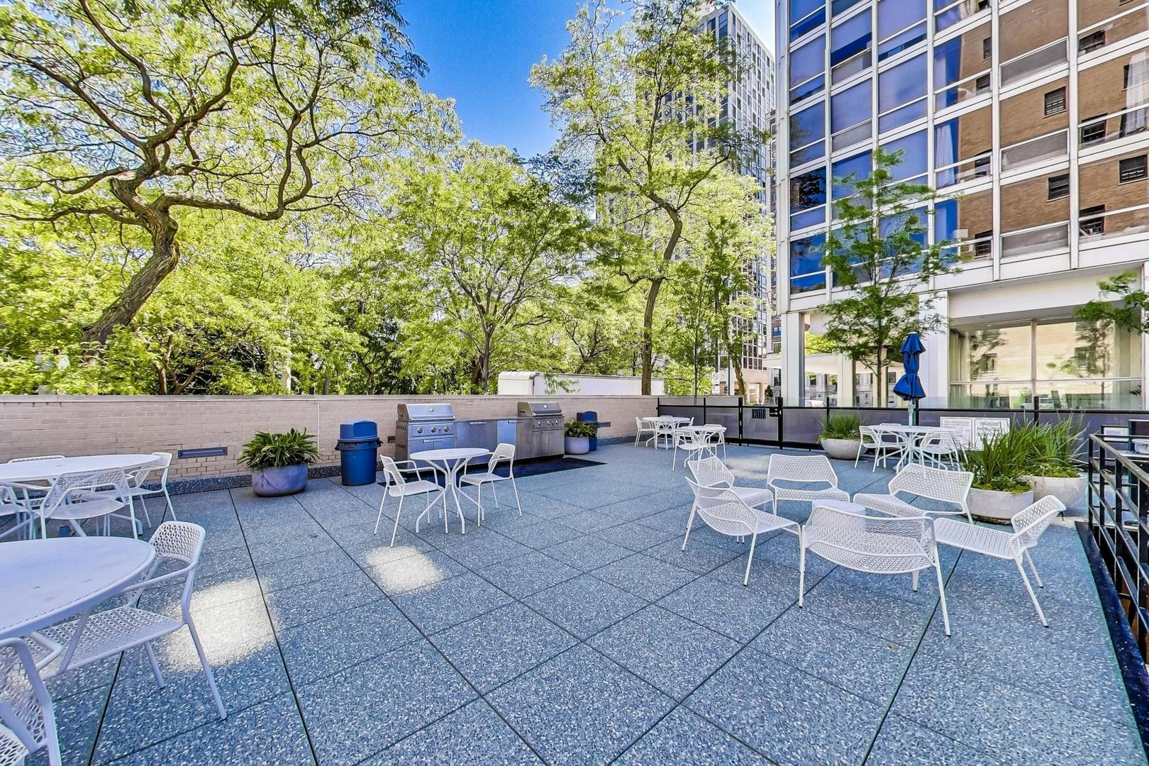 2400 N Lakeview Avenue Unit: 1708