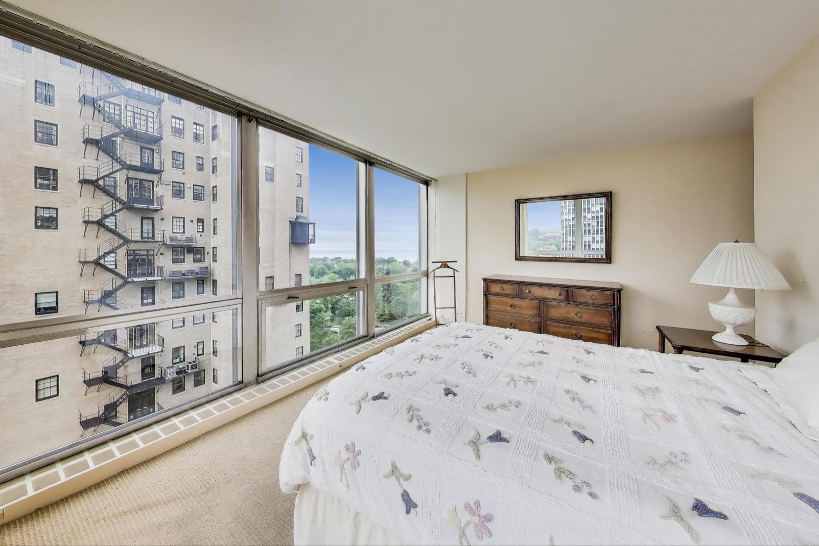 2400 N Lakeview Avenue Unit: 1708