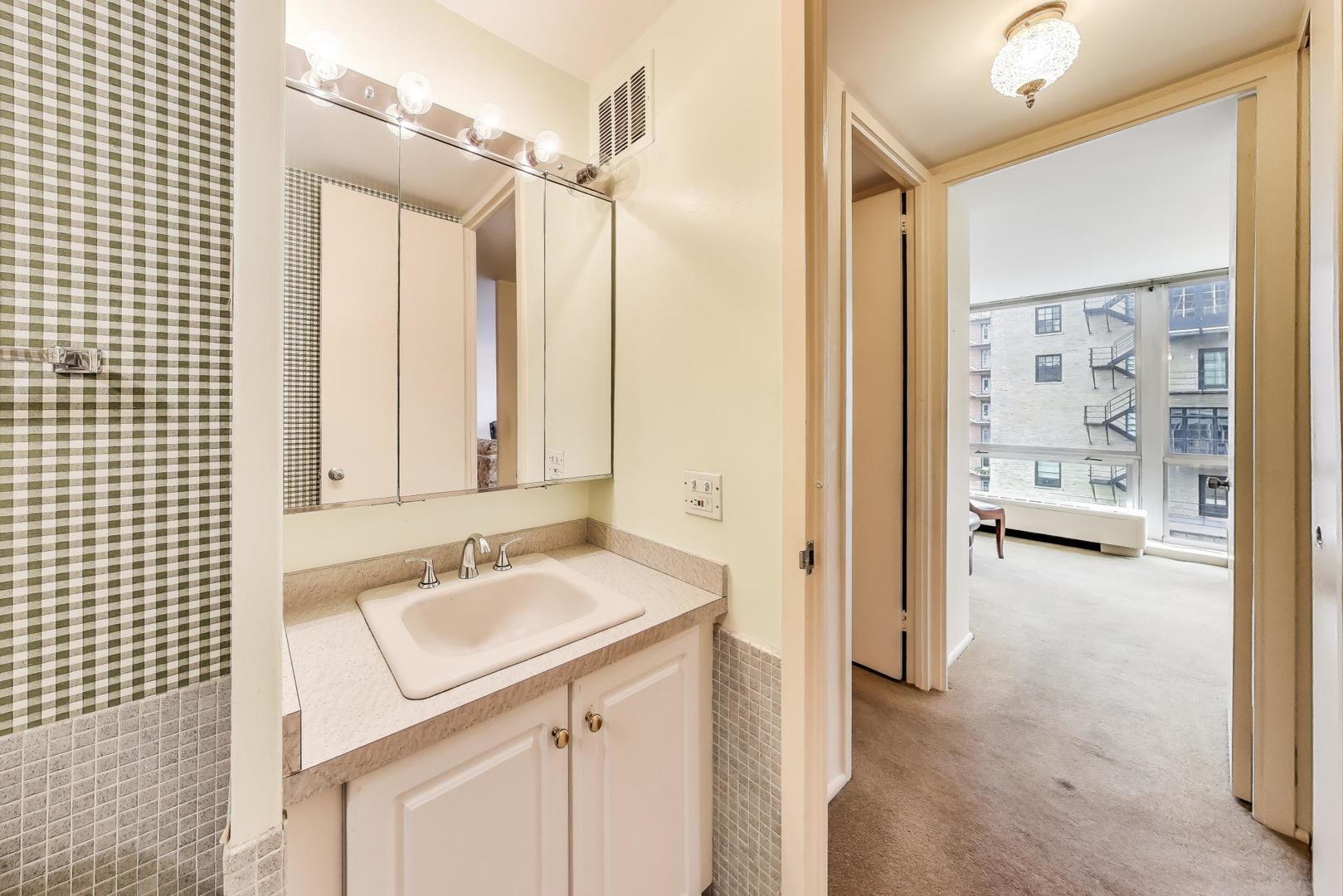 2400 N Lakeview Avenue Unit: 1708