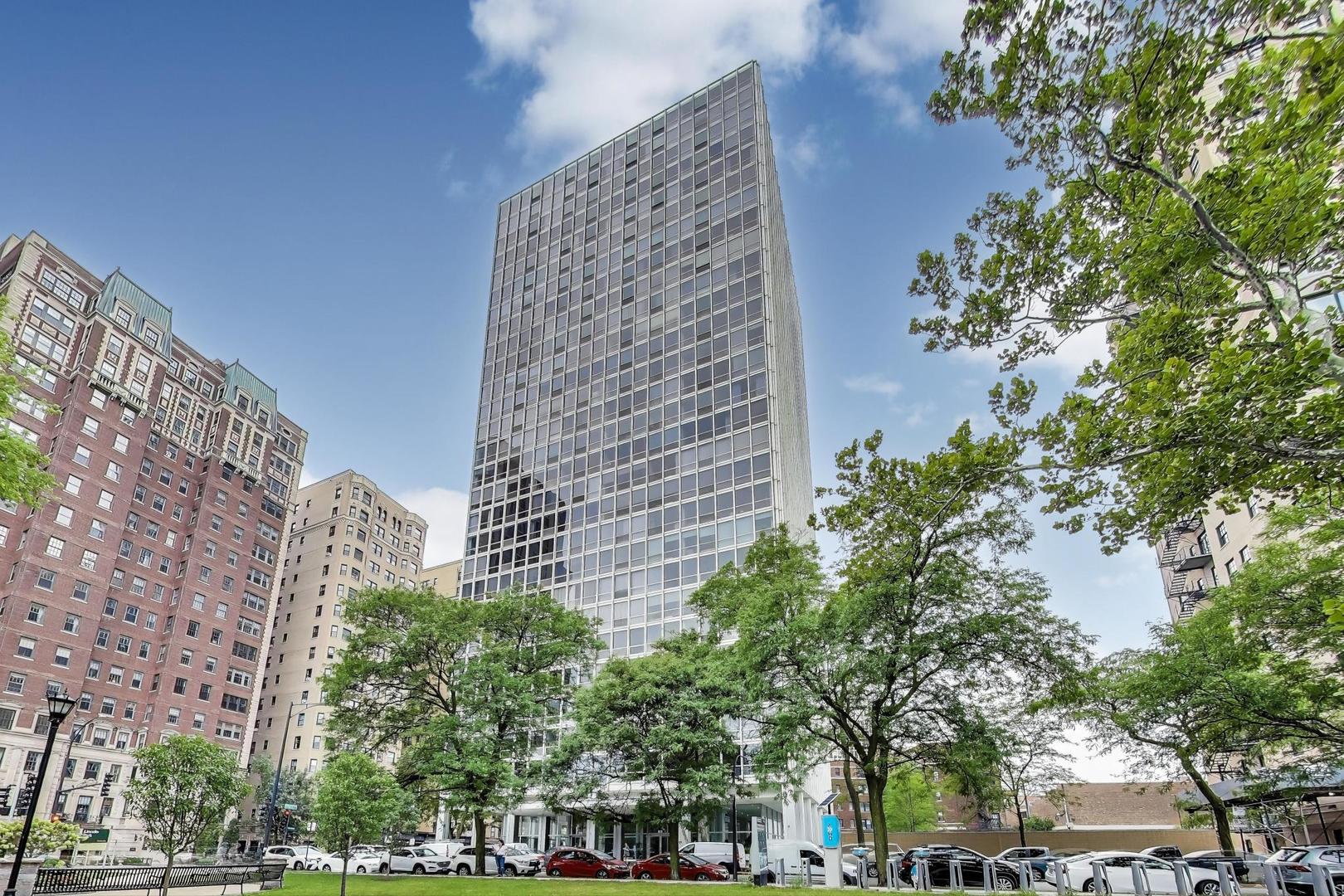2400 N Lakeview Avenue Unit: 1708