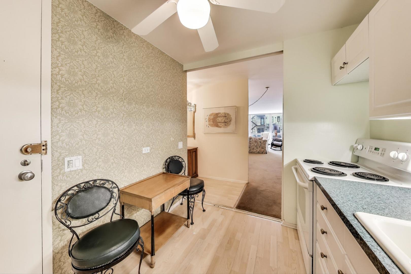 2400 N Lakeview Avenue Unit: 1708