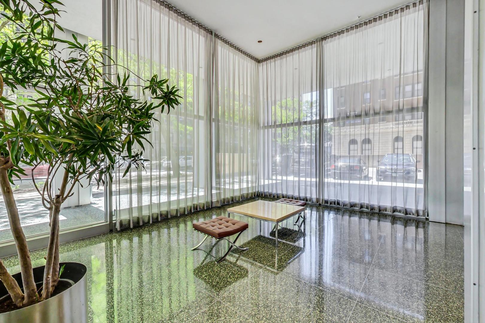 2400 N Lakeview Avenue Unit: 1708