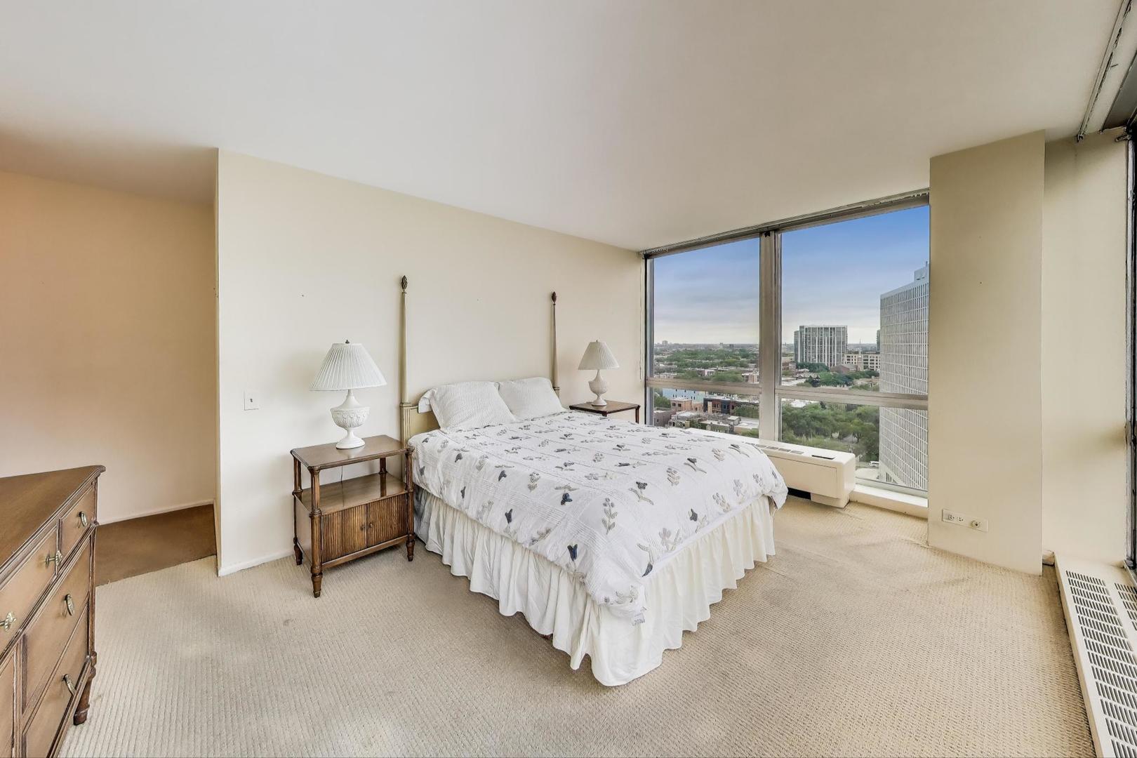 2400 N Lakeview Avenue Unit: 1708