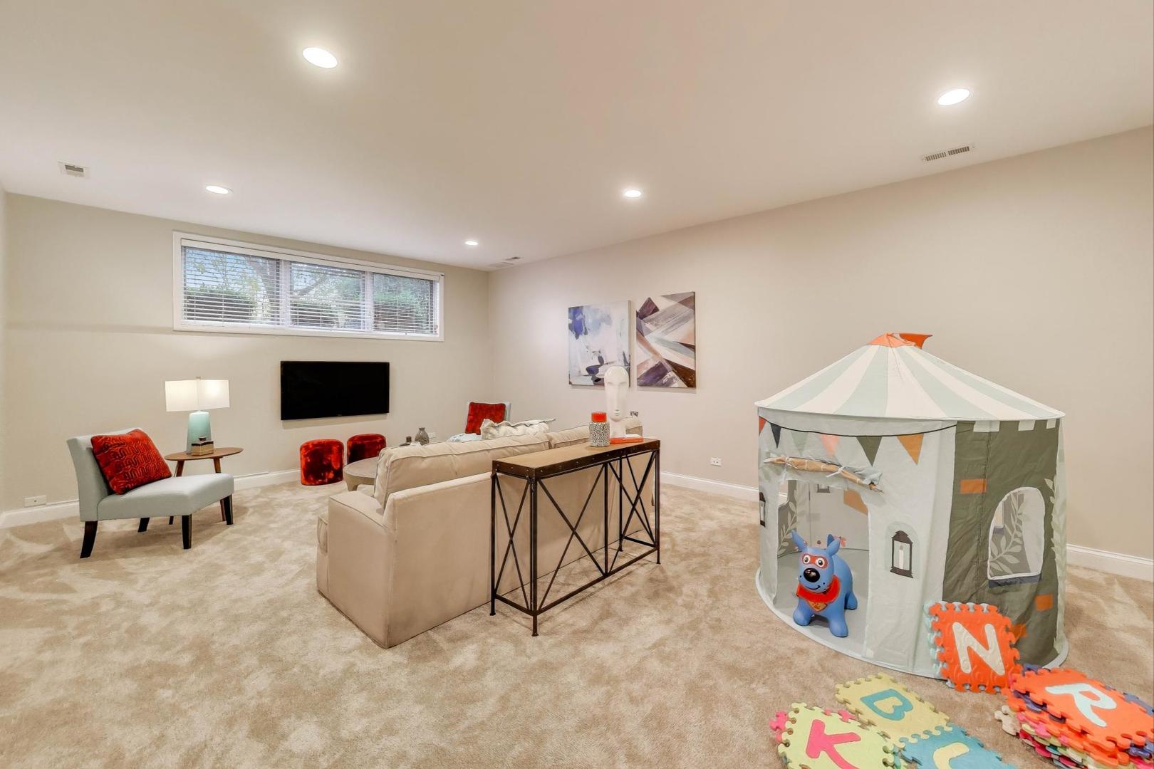 2449 W LOGAN Boulevard Unit: 1F