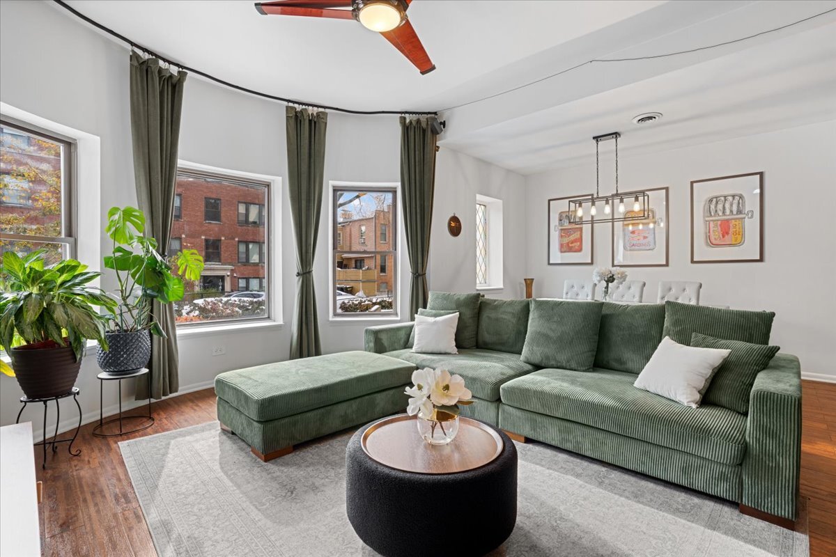 1038 W Byron Street Unit: 1E