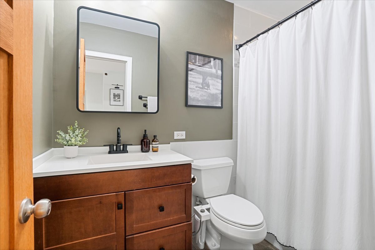 1038 W Byron Street Unit: 1E