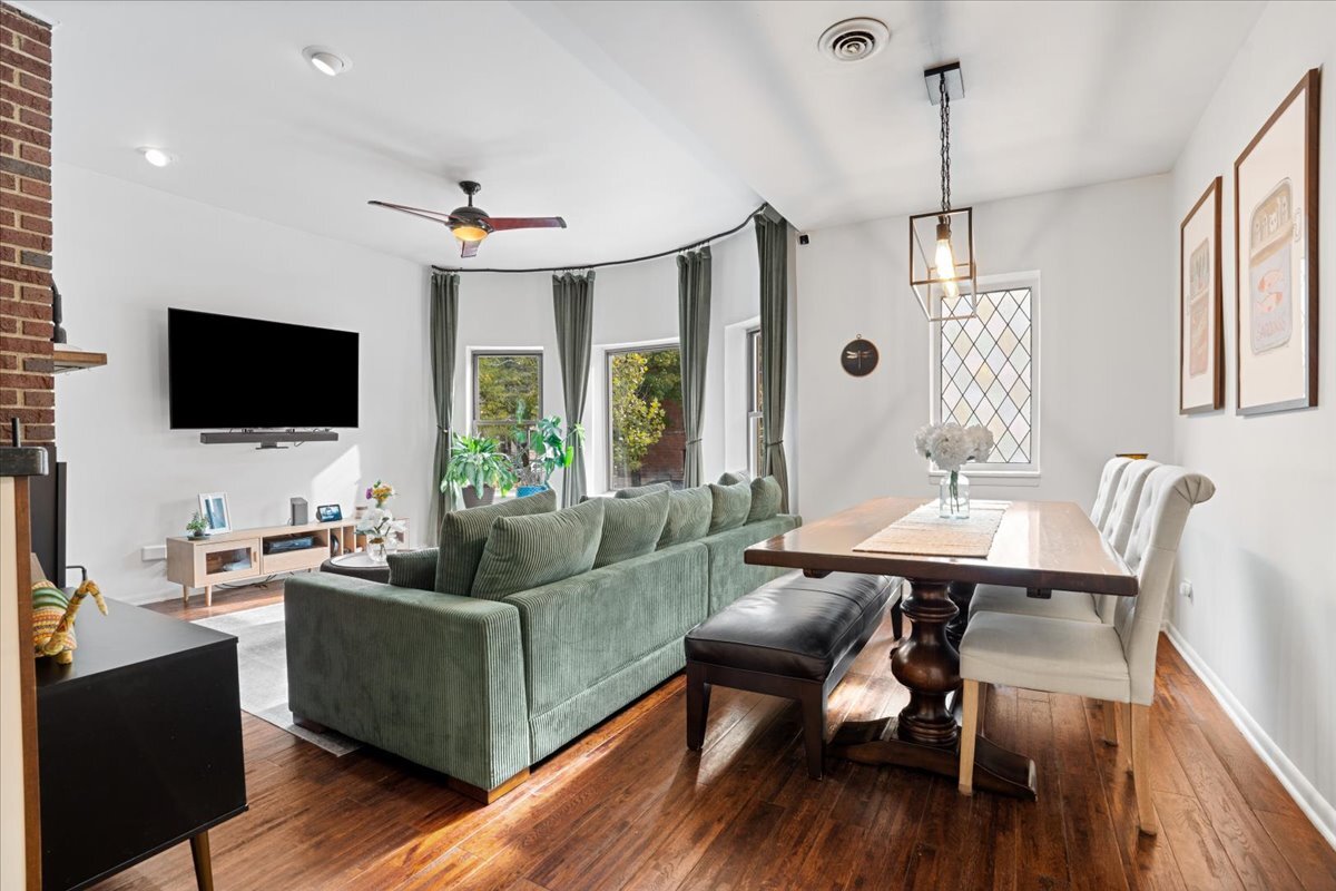 1038 W Byron Street Unit: 1E