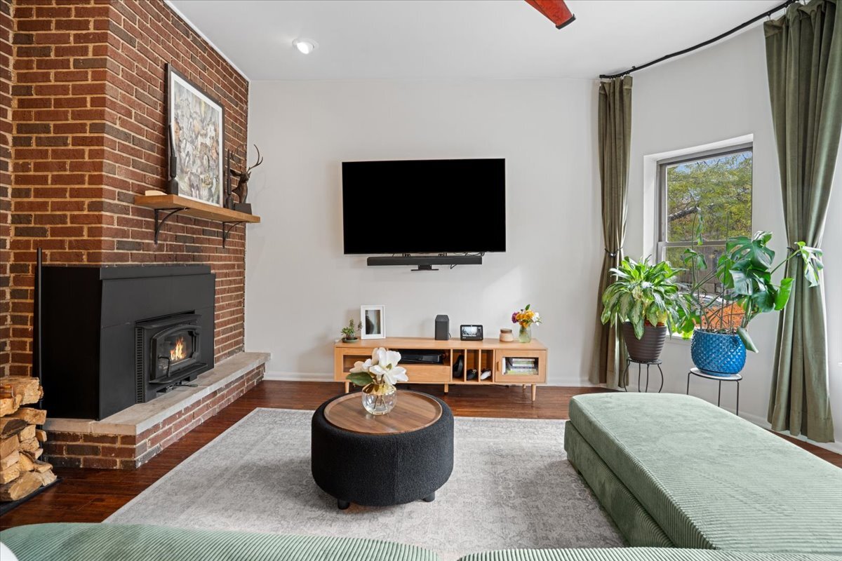 1038 W Byron Street Unit: 1E