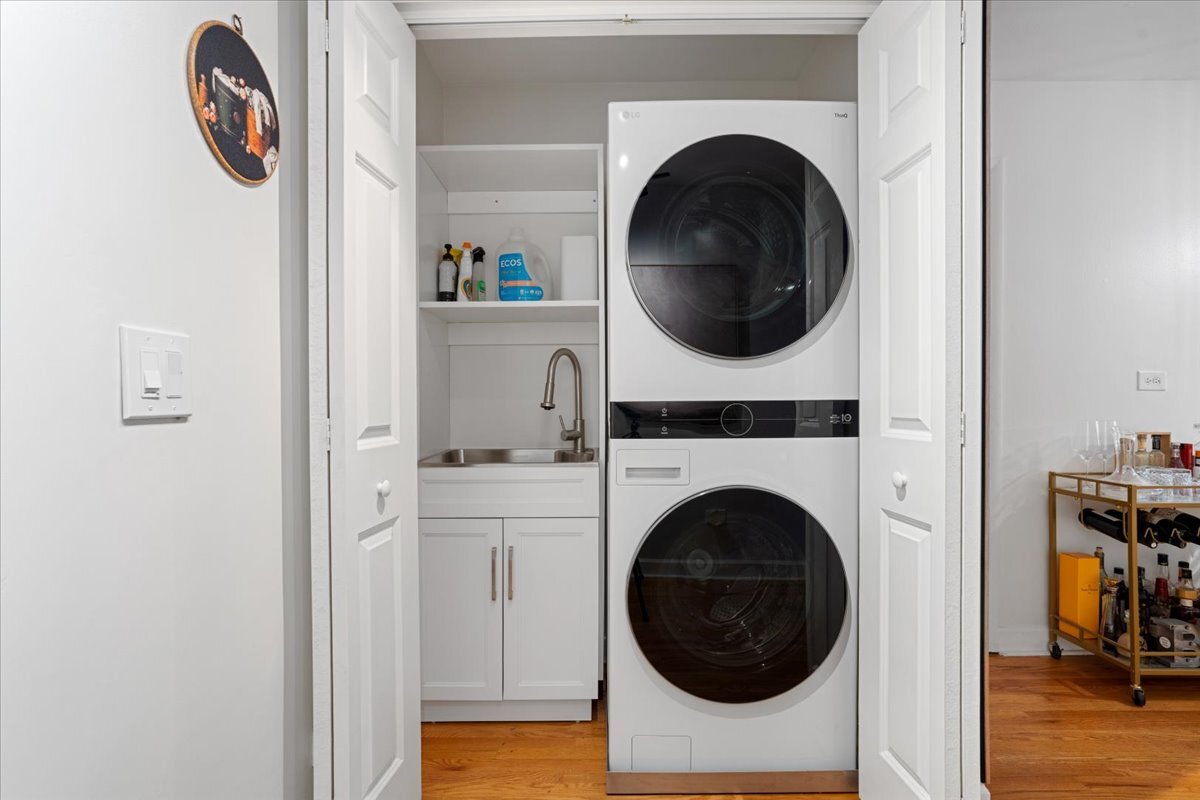 1038 W Byron Street Unit: 1E