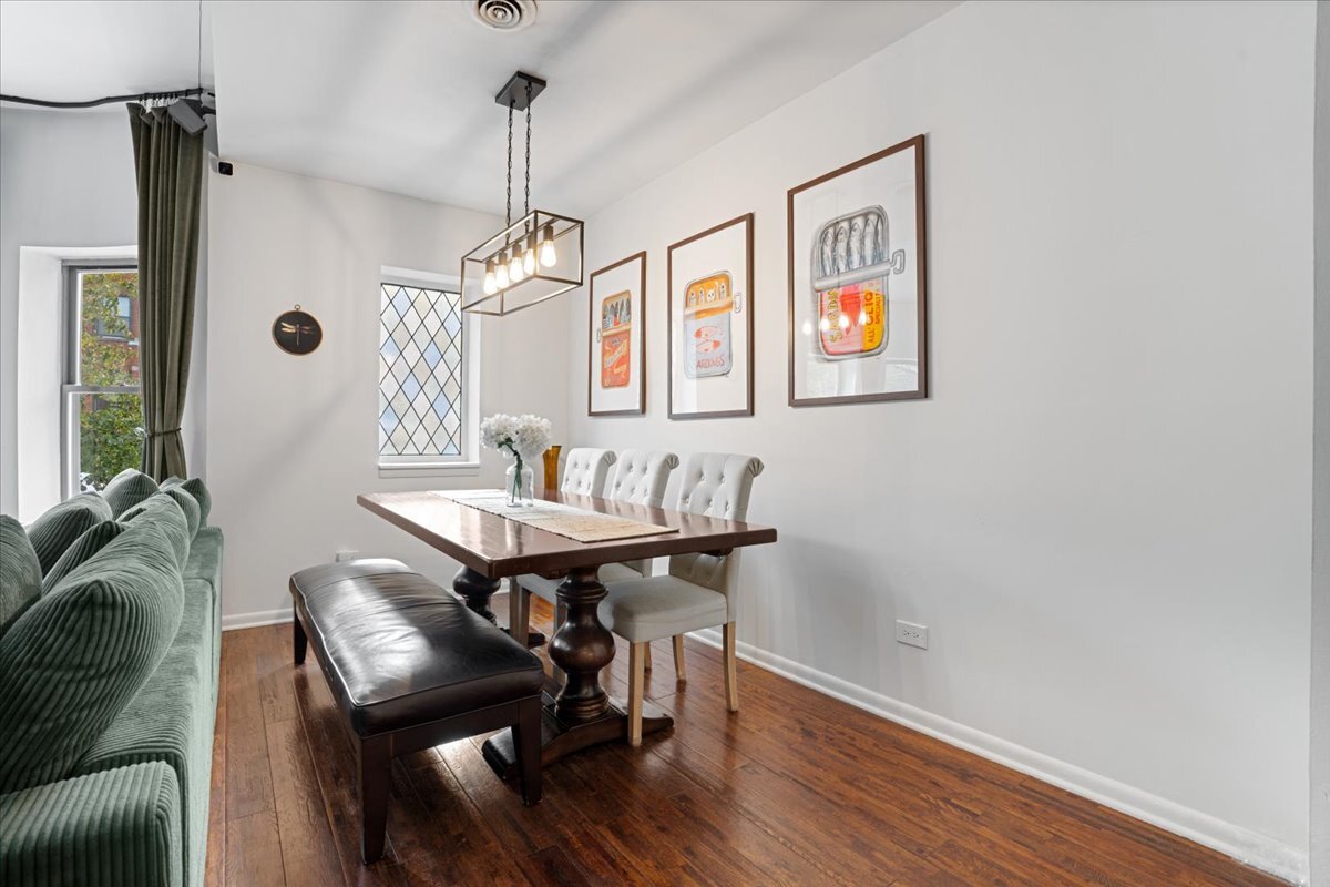 1038 W Byron Street Unit: 1E