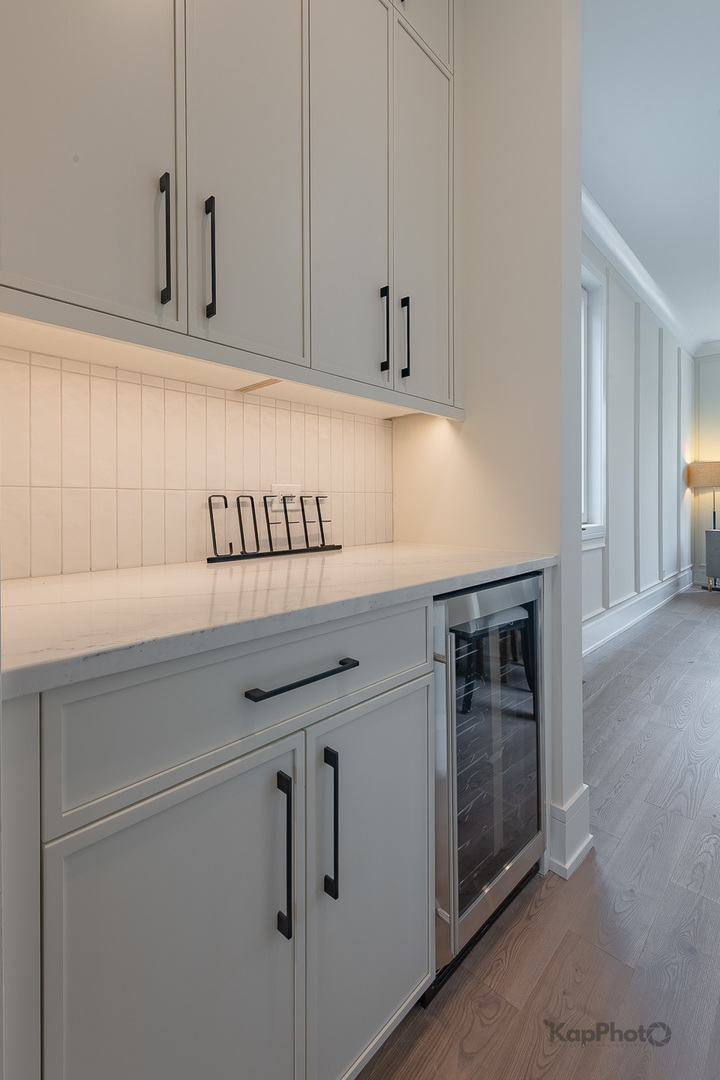 4015 N Albany Avenue