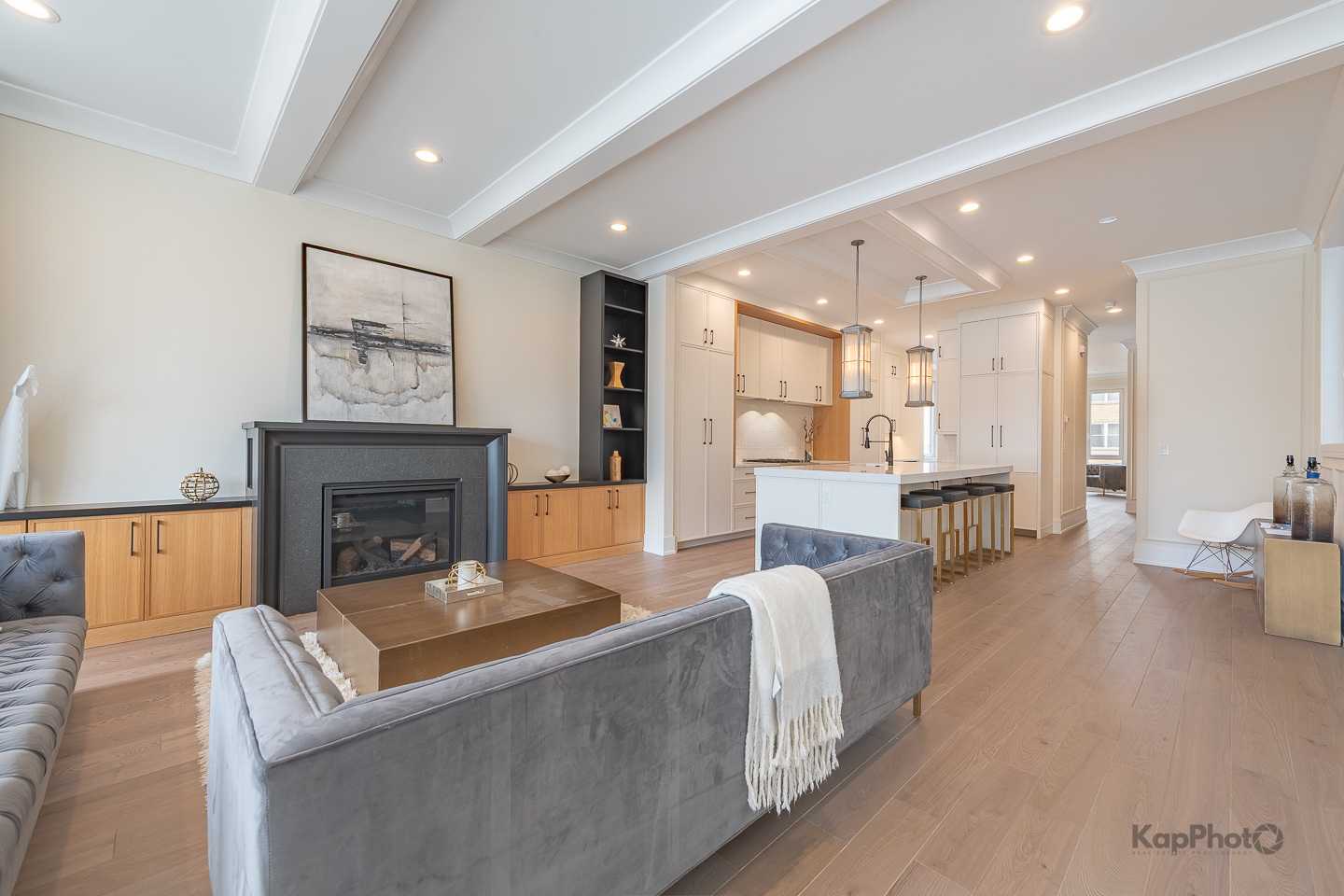 4015 N Albany Avenue