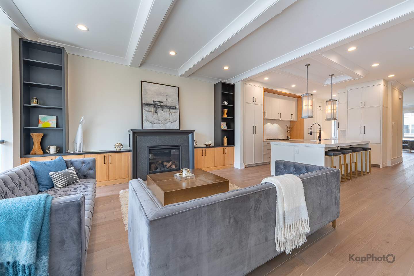 4015 N Albany Avenue