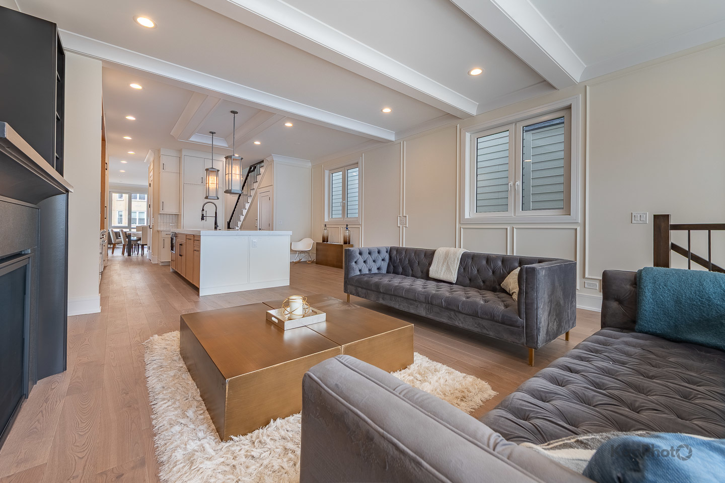 4015 N Albany Avenue